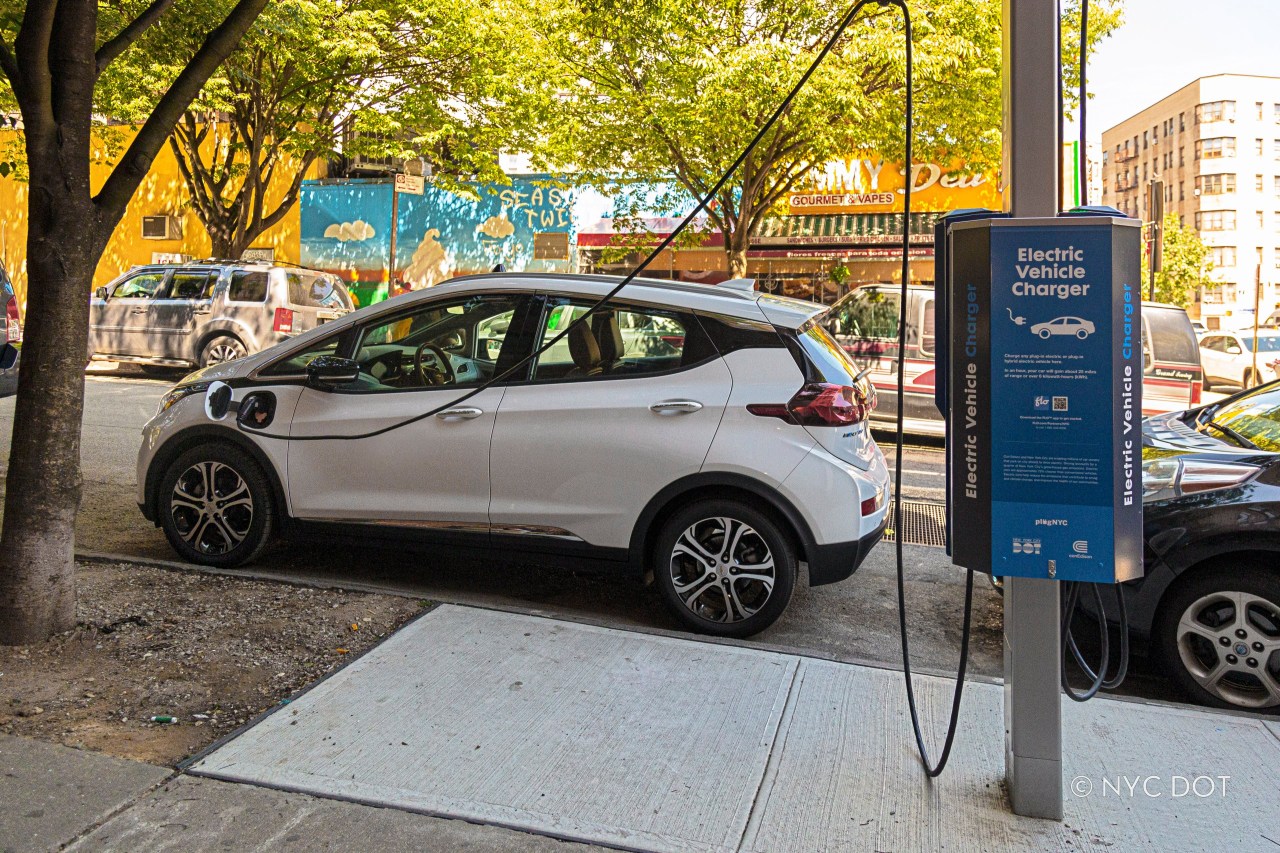 Hundreds of electric vehicle chargers coming to NYC: see where