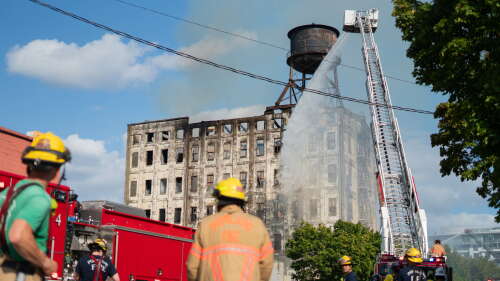US-NEWS-BURNEDOUT-CENTENNIAL-MILLS-WAREHOUSE-STILL-1-PO.jpg