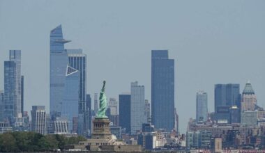Boat capsizes in New York Harbor, woman and 5-month-old baby die