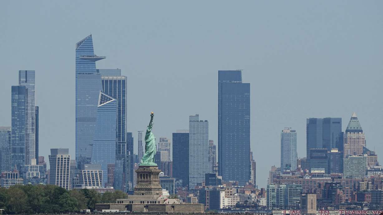 Boat capsizes in New York Harbor, woman and 5-month-old baby die