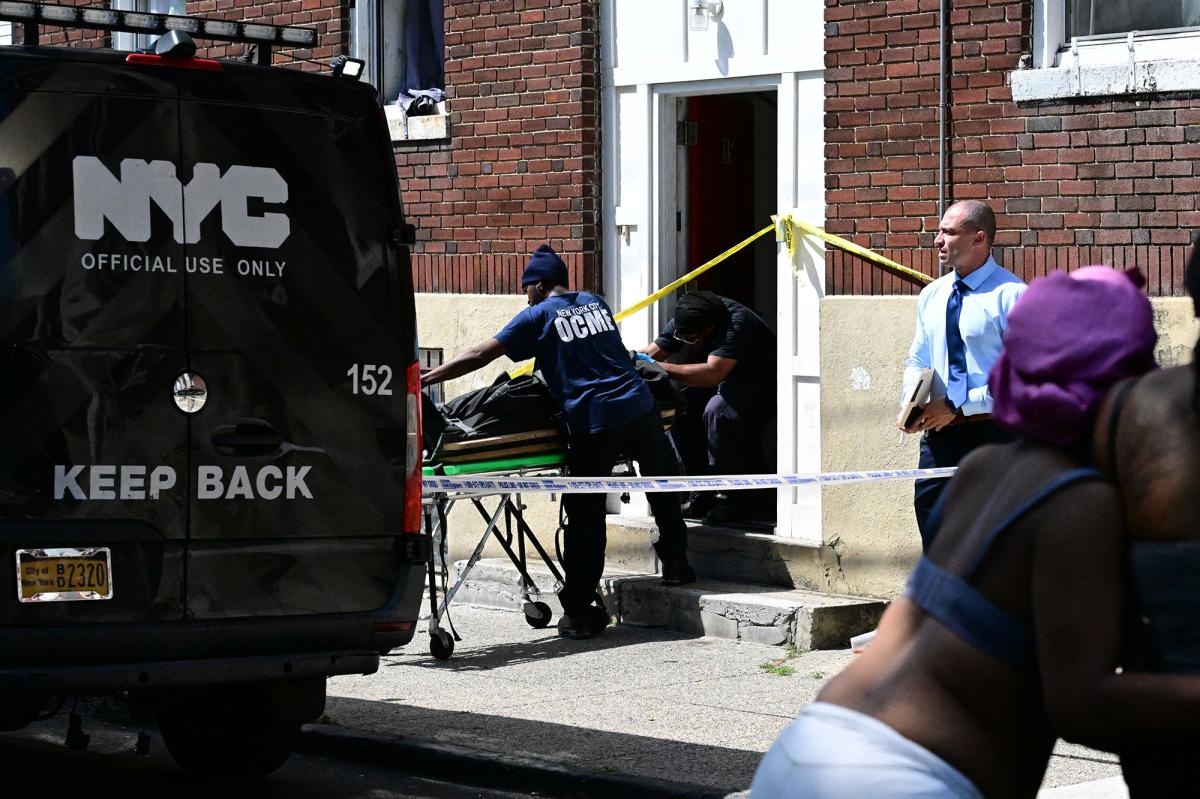 NYC man suspected of stabbing ex-girlfriend's male buddy to death caught casually eating pizza: sources