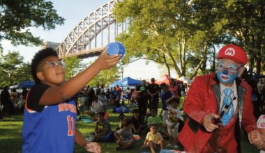 Folks, don’t try this at home – leave it to the kids’ entertainer Payasito Chiquitin. Photo Walter Karling