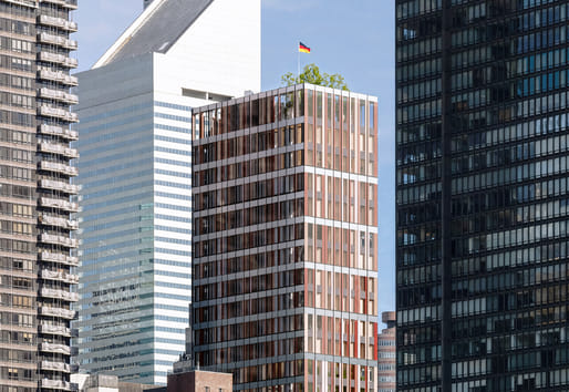 View from the East River, cropped © ArtefactoryLab, courtesy Studio Gang/sauerbruch hutton