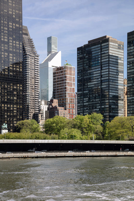 View from the East River © ArtefactoryLab, courtesy Studio Gang/sauerbruch hutton