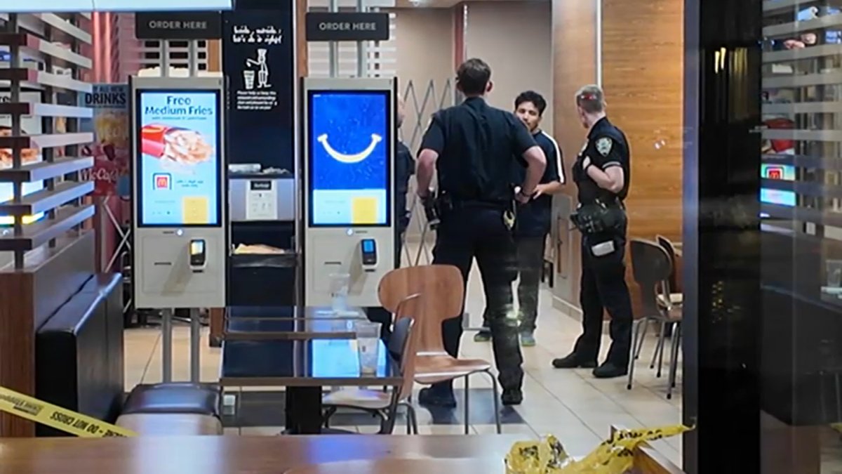 Tourist stabbed in Midtown McDonald’s – NBC New York