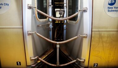 Springs between NYC subway cars keep injuring transit workers