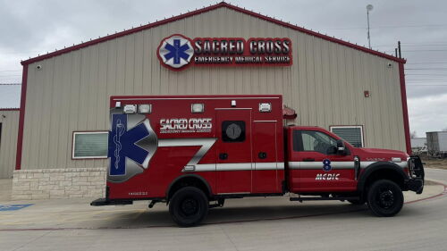 Texas firefighter loses wife, 2 children in house fire (2).jpg