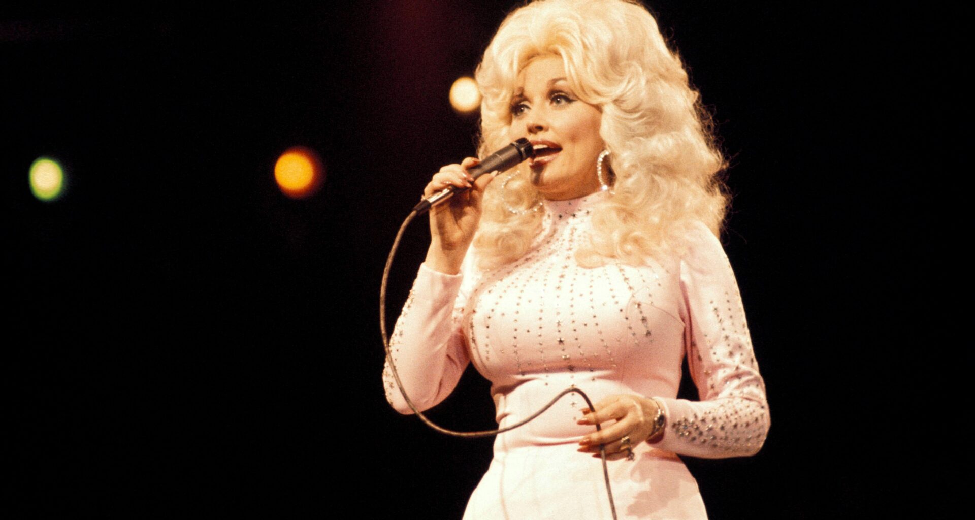 Dolly Parton Once Lost a Dolly Parton Lookalike Contest