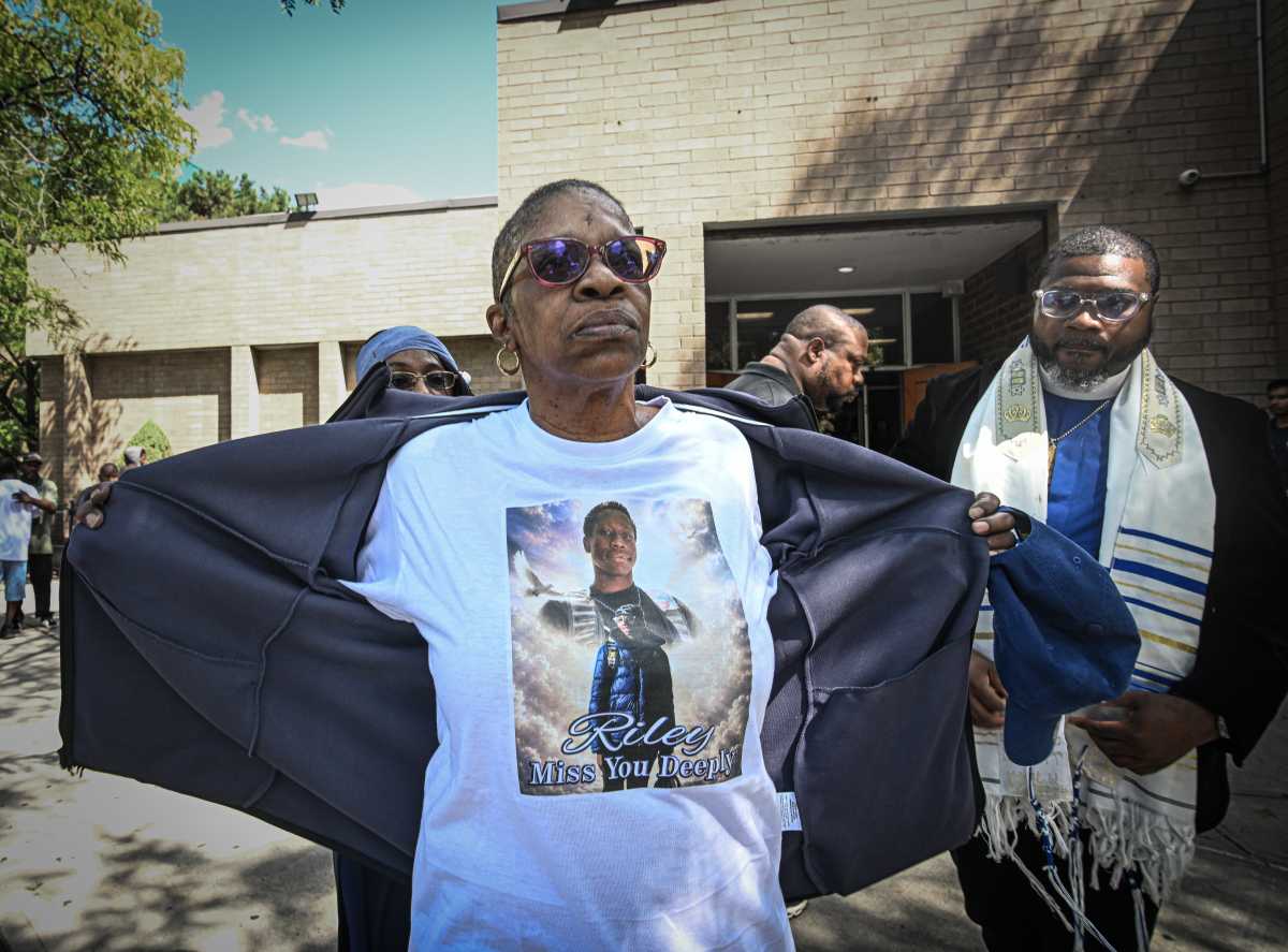 Elaine Rogers, Billingslea's grandmother and legal guardian with whom he lived in the Bronx, spoke with amNewYork through tears, urging the teens who were inside the apartment to come forward.