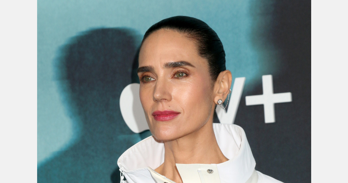 Jennifer Connelly’s Brooklyn living room embraces timeless quiet luxury