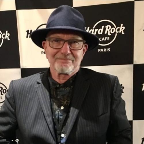 Former Queen bassist Barry Mitchell dies - Music News