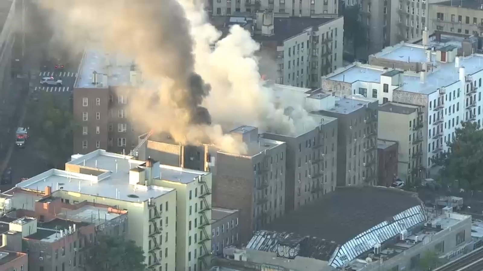 4-alarm fire burns through several apartment building in Norwood, Bronx