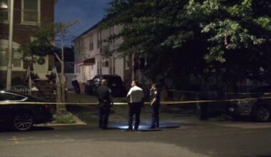 Father, son stabbed during possible robbery outside Bayside home in Queens; suspects fled on moped