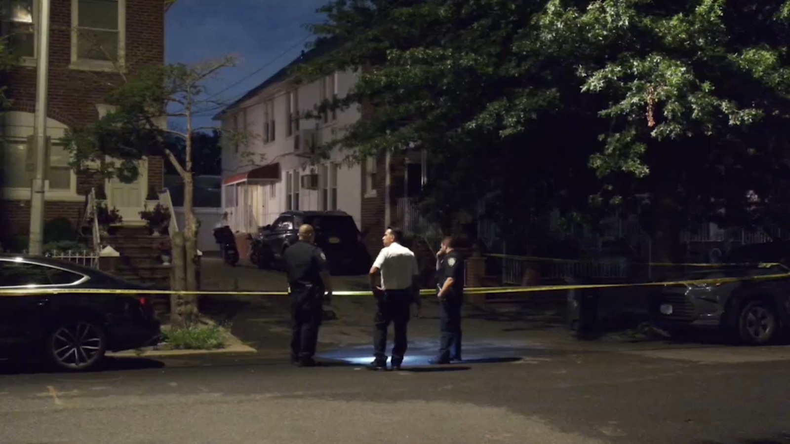 Father, son stabbed during possible robbery outside Bayside home in Queens; suspects fled on moped