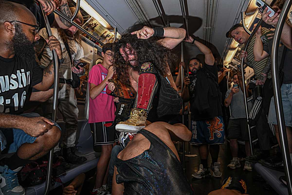 Subway Mania wrestlers body-slam commuting boredom with surprise Queens train performance
