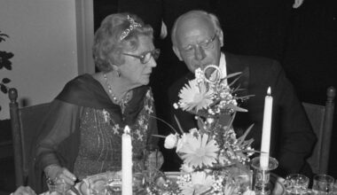 The Queen of the Netherlands attends a dinner at the Rijksmuseum in Amsterdam during the state visit from the King and Queen of Sweden on October 26, 1976 (Bert Verhoeff/Anefo/Nationaal Archief)
