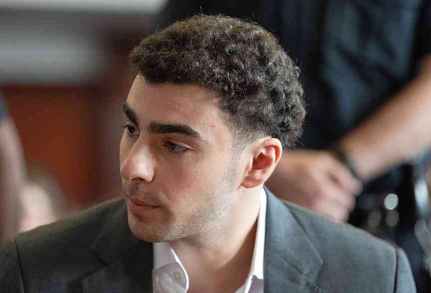 Judge orders press overflow room for Mangione murder trial