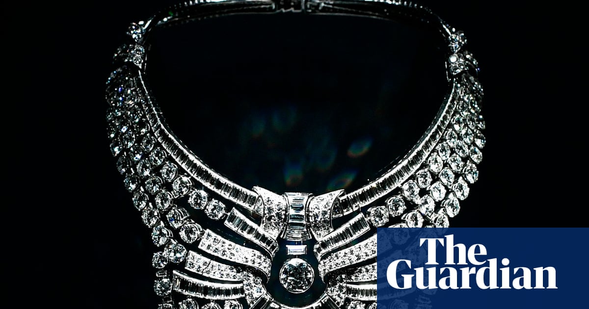 Egyptian queen’s 673-diamond necklace stolen in Vienna smash-and-grab raid | Art theft