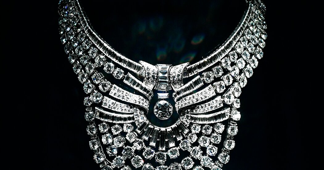Thieves Smash Museum Case for Diamond Necklace Worth Millions in Vienna
