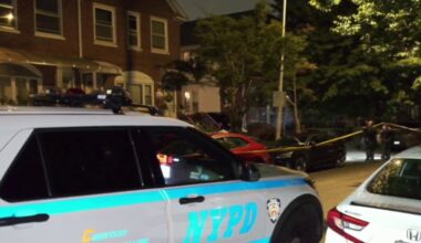 Two men stabbed in Queens attempted robbery before suspects fled on scooter: NYPD – NBC New York