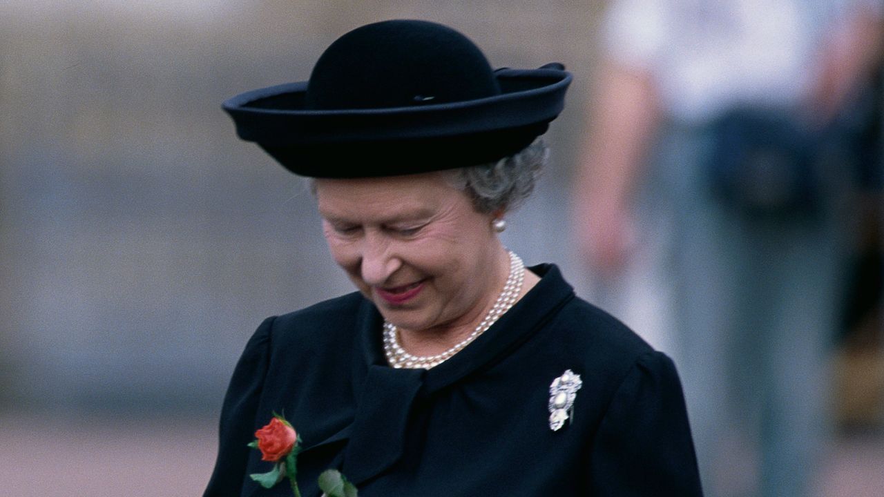 The Tragic Incident That Prompted Queen Elizabeth to Revise the Royal Dress Code for Travel