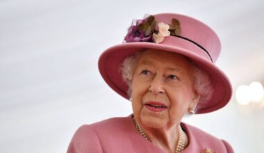 Queen's six-word reaction after Harry and Meghan left for US without goodbye - Celebrity News - Entertainment