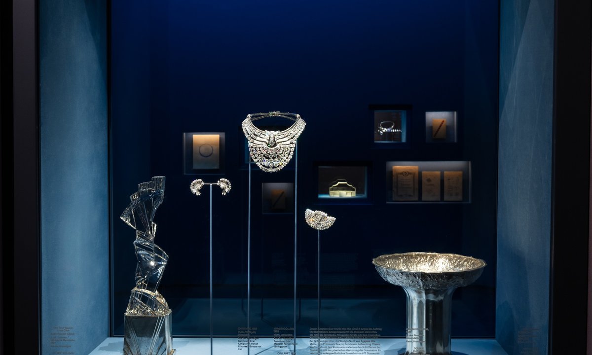 Egyptian queen’s 673-diamond necklace stolen from Vienna museum in brazen daytime heist - The Art Newspaper