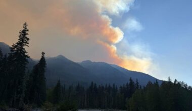 50 miles of Pacific Crest Trail closed due to Three Queens Fire | Local News