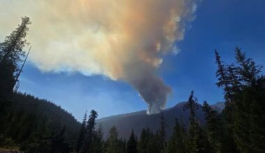 Three Queens fire closes Alpine Lakes trails, campgrounds | Northwest