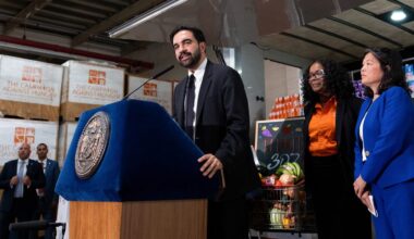 NYC Businesses Sue Mamdani Over City-Run Grocery Stores