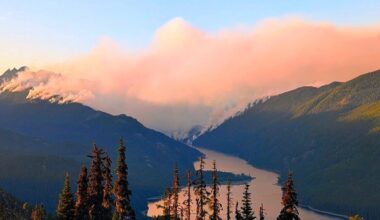 Three Queens Fire grows to over 3K acres, closing trails and campgrounds near Cle Elum