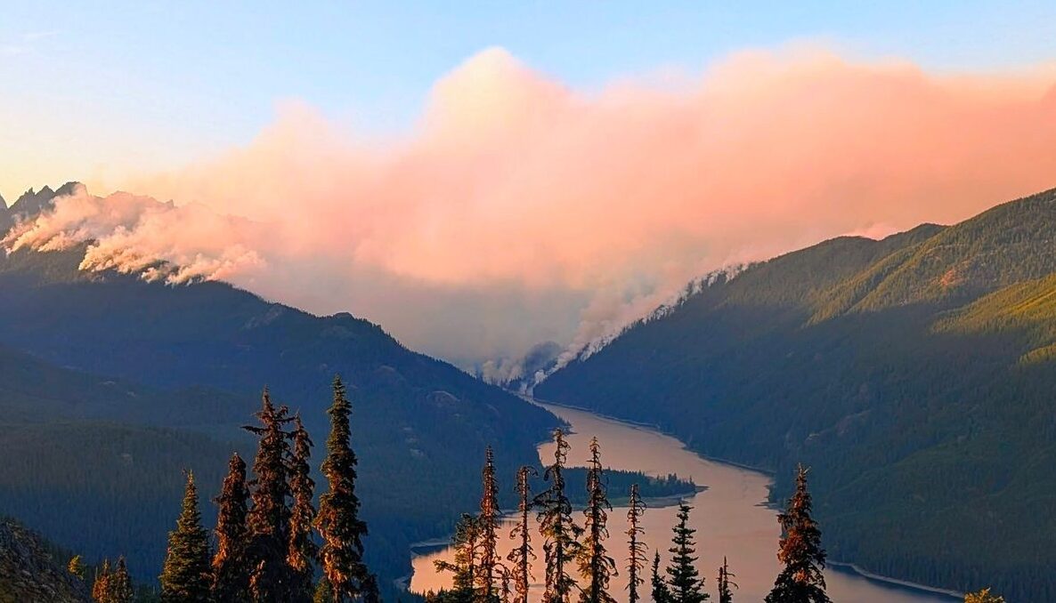 Three Queens Fire grows to over 3K acres, closing trails and campgrounds near Cle Elum