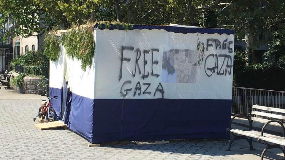 Sukkah vandalized on street in New York סוכה הושחתה בניו יורק