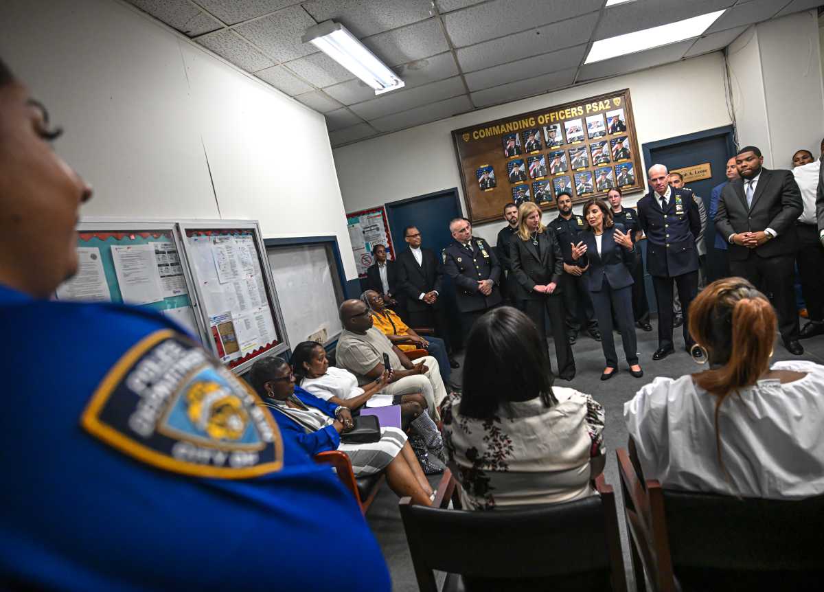Hochul and Tisch visit housing cops and residents amid record-low crime in NYCHA, hear feedback from locals