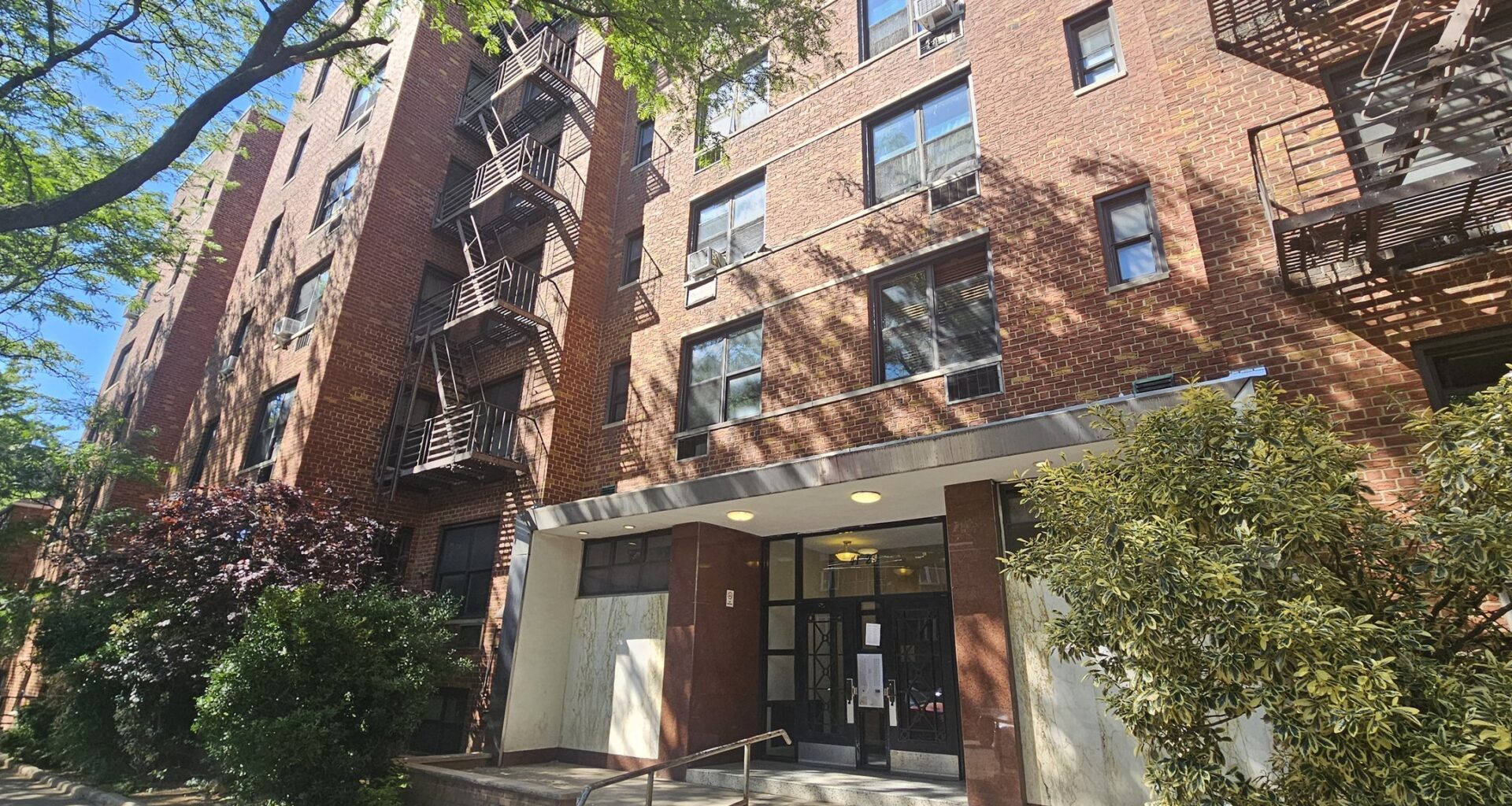 Tenants say ‘worst landlord’ building still plagued by issues despite court order — Queens Daily Eagle
