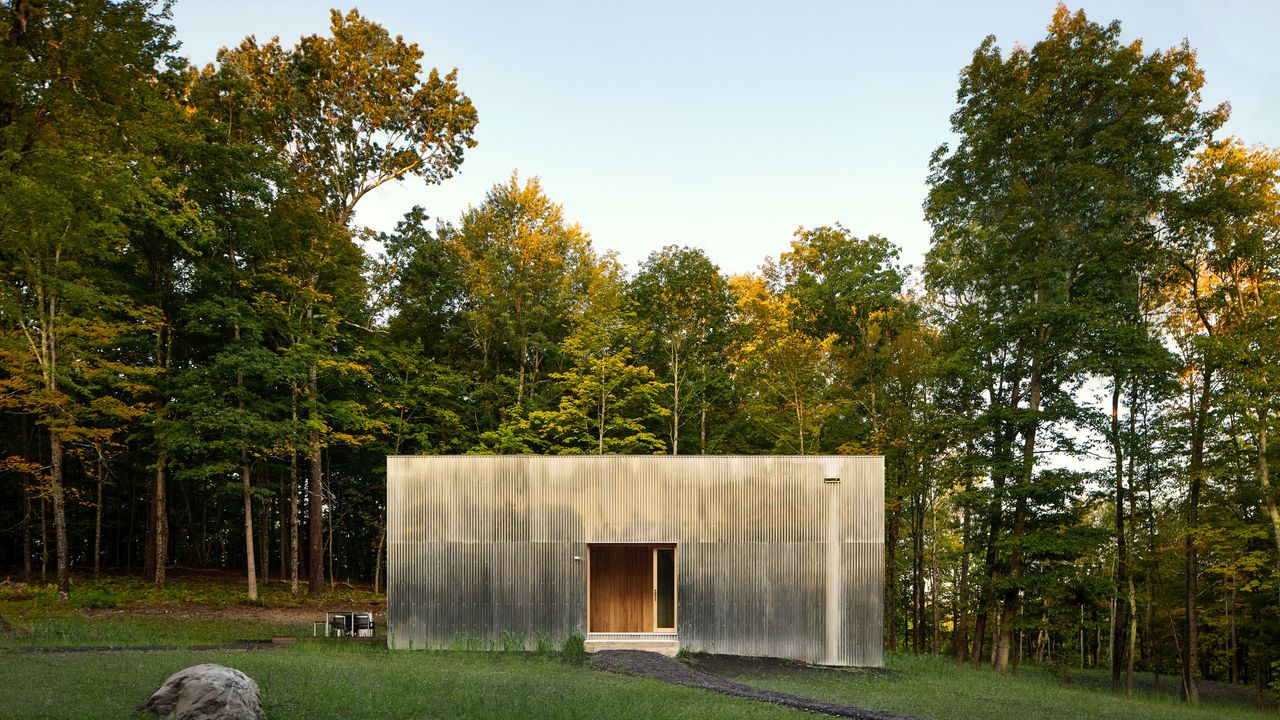 This Upstate New York Home Made of Reflective Sheets of Aluminum Is Designed for Freedom and Flexibility