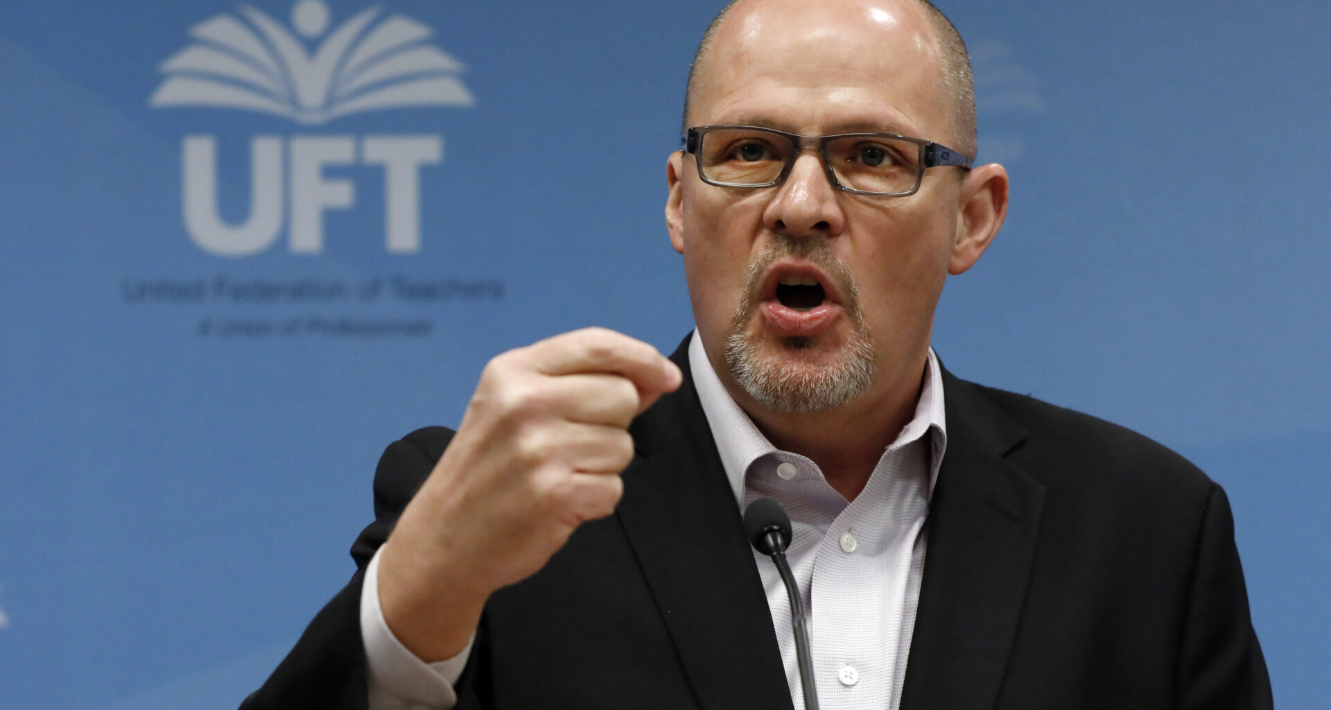 Teachers union threatens to pull support of NYC Reads after poor reading scores