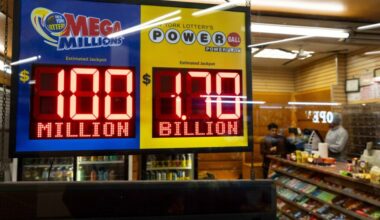 Jackpot payouts for Powerball and Mega Millions are displayed at a convenience store in the Clark Street subway station in Brooklyn Heights, Tuesday, Dec. 23, 2025, in New York. Photo: Yuki Iwamura/AP