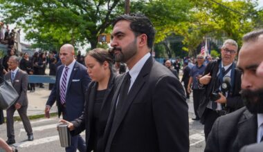 Mamdani booed off stage at Staten Island police event