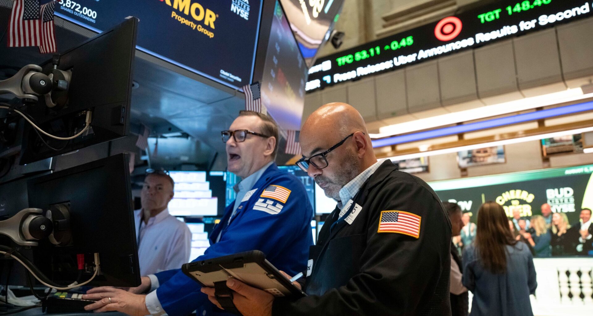 US stocks are off to a mixed start as more earnings reports roll in