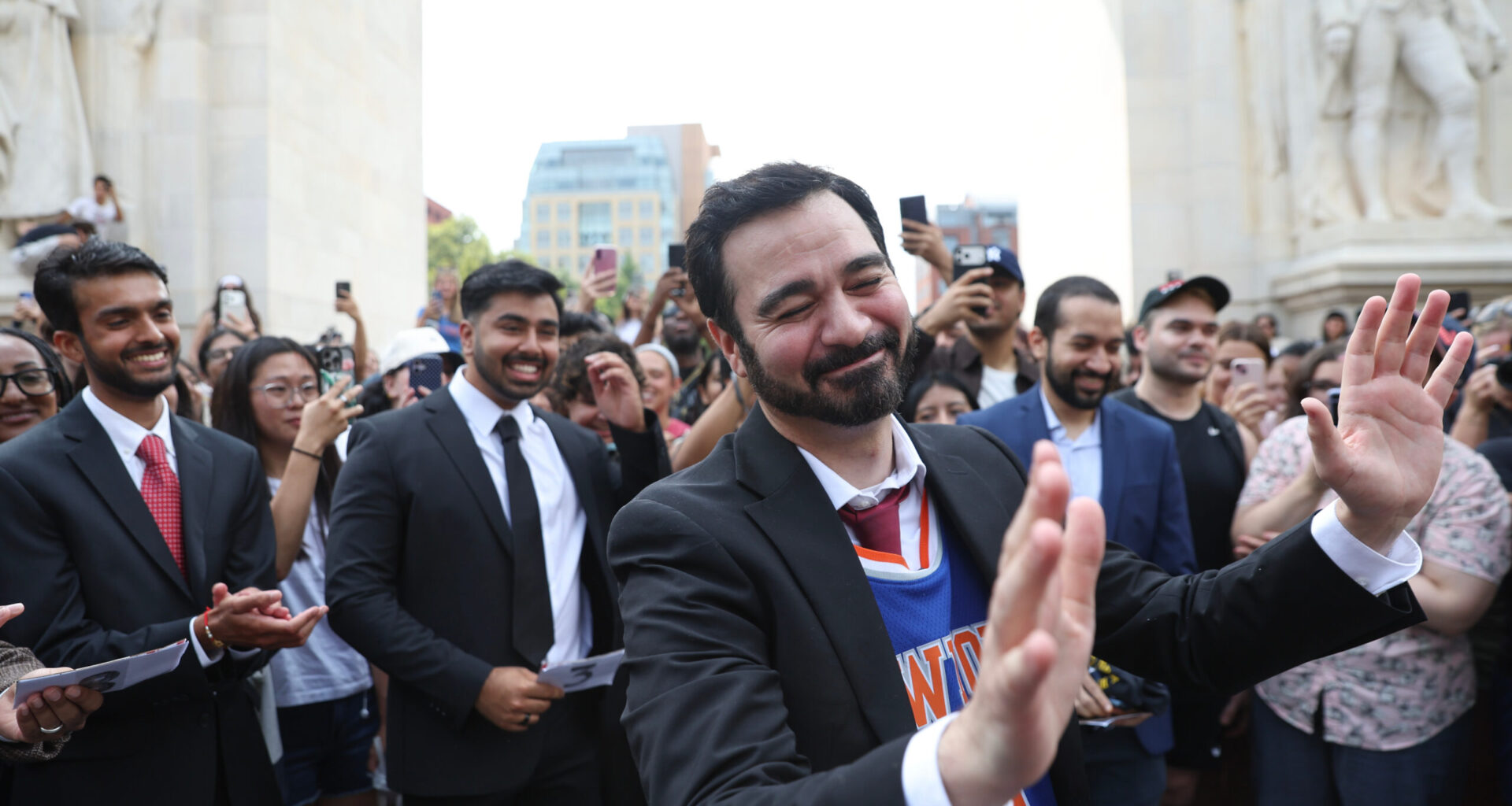 Amadeo Fusca, winner of the Zohran Mamdani look-alike contest, reacts with the crowd, Sunday, Aug. 30, 2026, in New York. (AP Photo/Heather Khalifa)