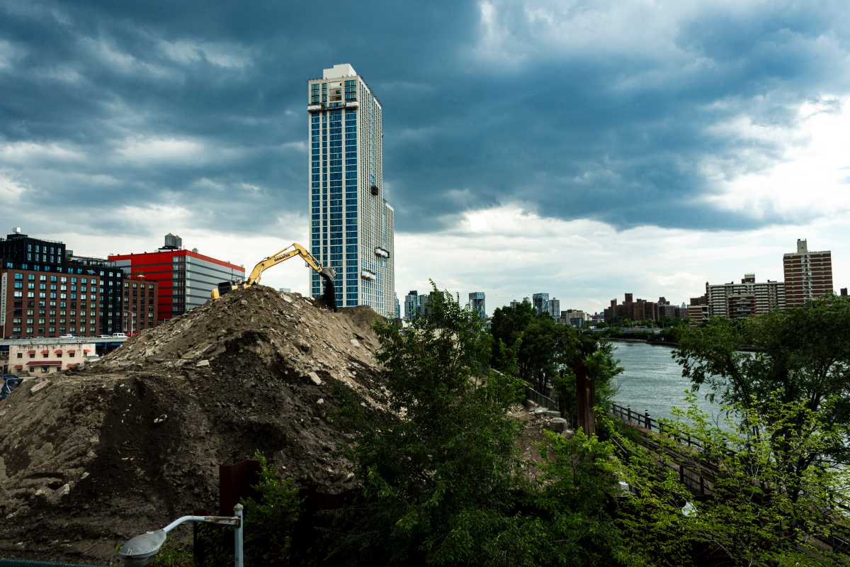 OUR FORGOTTEN BOROUGH | Mott Haven businesses bet on a waterfront boom. Years later, many are still waiting – Bronx Times