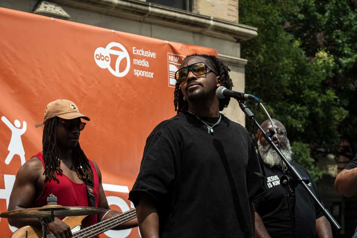 Jameel and Friends Gospel Ensemble perform a few moving and spiritual tunes.