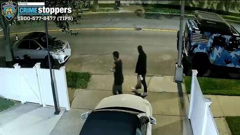 NYPD hunts suspects after feces and motor oil thrown at two Queens synagogues