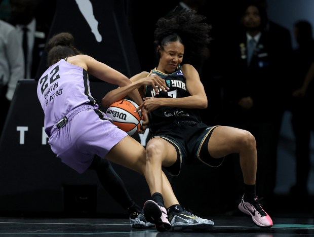BROOKLYN, NEW YORK - AUGUST 27: Rebekah Gardner #7 of the New York Liberty and Veronica Burton #22 of the Golden State Valkyries fight for the ball at Barclays Center on August 27, 2026 in the Brooklyn borough of New York City. The Golden State Valkyries defeated the New York Liberty 79-60. NOTE TO USER: User expressly acknowledges and agrees that, by downloading and or using this photograph, User is consenting to the terms and conditions of the Getty Images License Agreement. (Photo by Elsa/Getty Images)