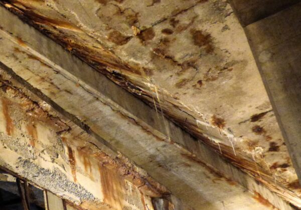 This 2018 photo shows the rusting underside of one level of the BQE’s triple cantilever. Photo: Mary Frost/Brooklyn Eagle