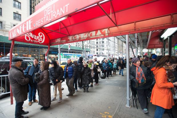 People line up outside the Carnegie Deli in Manhattan on its final day open on Friday, Dec. 30, 2016. (Howard Simmons / New York Daily News)