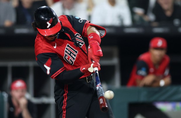 White Sox third baseman Miguel Vargas hits a two-run home run in the sixth inning against the Mets on Aug. 21, 2026, at Rate Field. (Chris Sweda/Chicago Tribune)