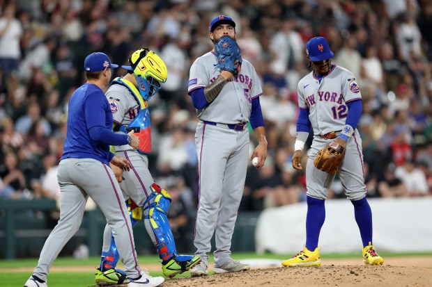 Mets starter Sean Manaea covers his mouth with his glove on the mound during a rough sixth inning against the White Sox on Aug. 21, 2026, at Rate Field. (Chris Sweda/Chicago Tribune)