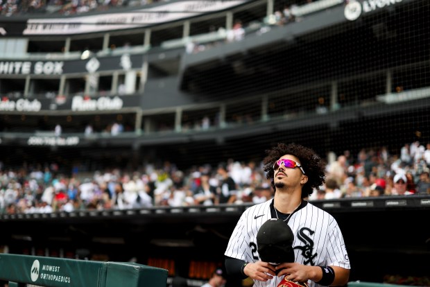 Chicago White Sox third baseman Miguel Vargas (20) steps on the field before the game against the New York Mets at Rate Field on Aug. 23, 2026. (Eileen T. Meslar/Chicago Tribune)